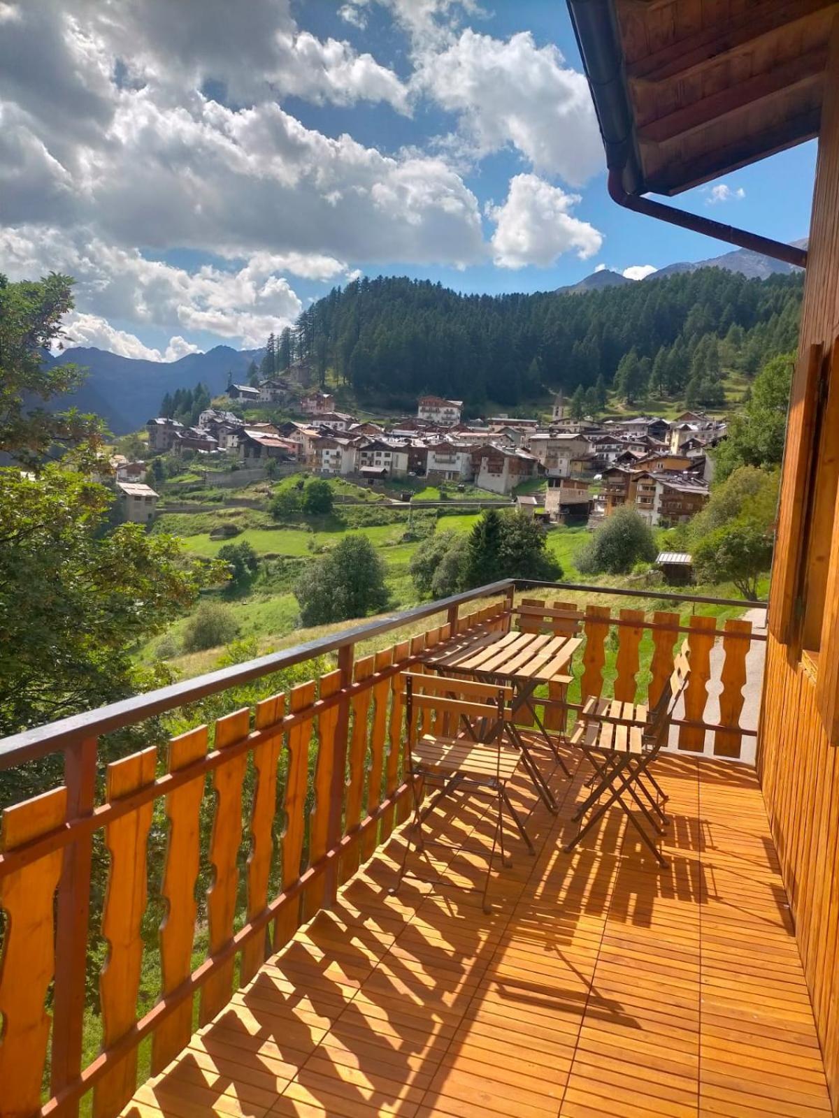 Un Balcone Sulla Val Di Pejo *